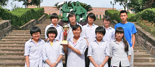  祝贺我校在高新区“第三届”中学生篮球比赛中荣获初中女子组亚军 