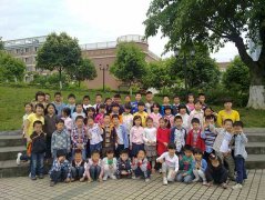 二年级三班的同学接待川音森宇幼儿园