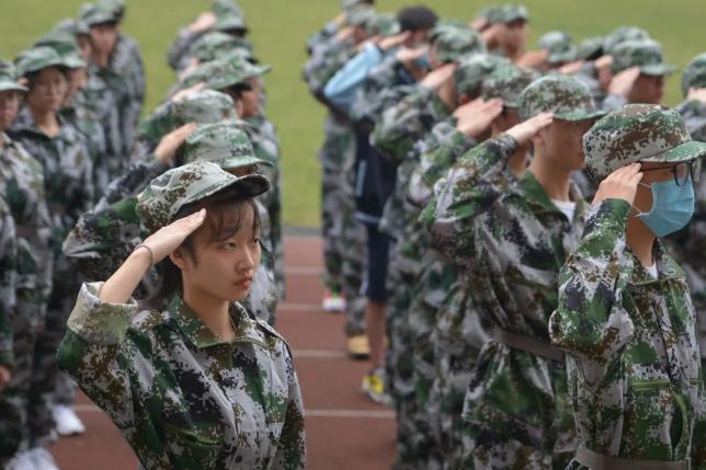 致军训，敬青春 | 中国部·中学2020级新生军训展英姿