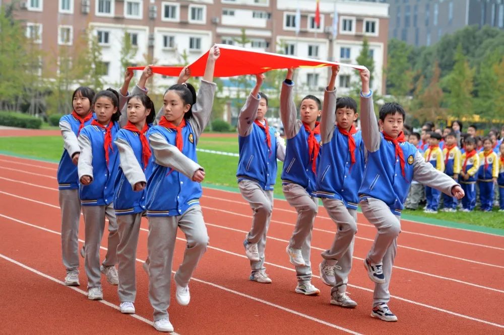  和融少年冲冲冲——记中国部·小学秋季趣味运动会 