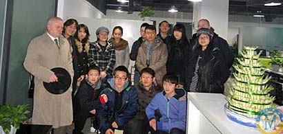 新年爱心行--美视学生开店盈利悉数捐给山区