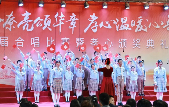 以歌咏志，以孝润心——这场典礼，唱响了青春，更温暖了岁月