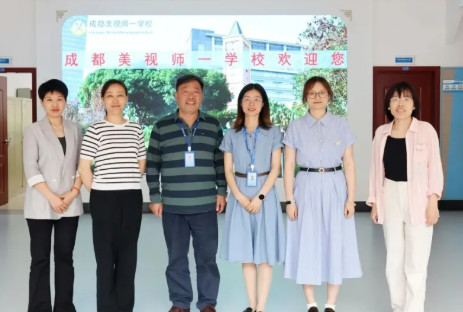 视导赋能思政课,笃行不怠向未来——高新区政治视导组到我校指导高中政治教学